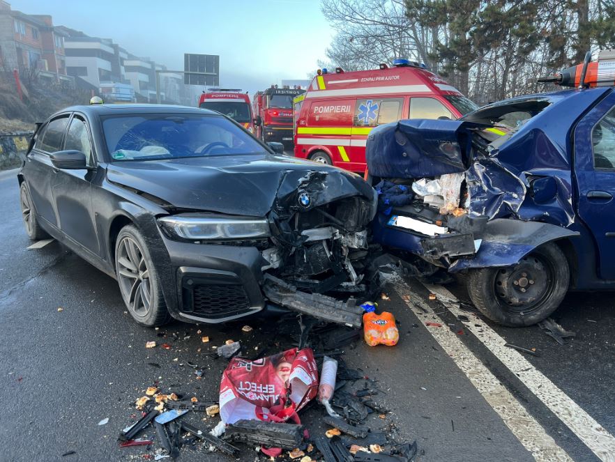 Accident teribil în Feleacu, duminică dimineața, pe data de 8 ianuarie 2023. Mașinile au fost făcute praf / Foto: ISU Cluj