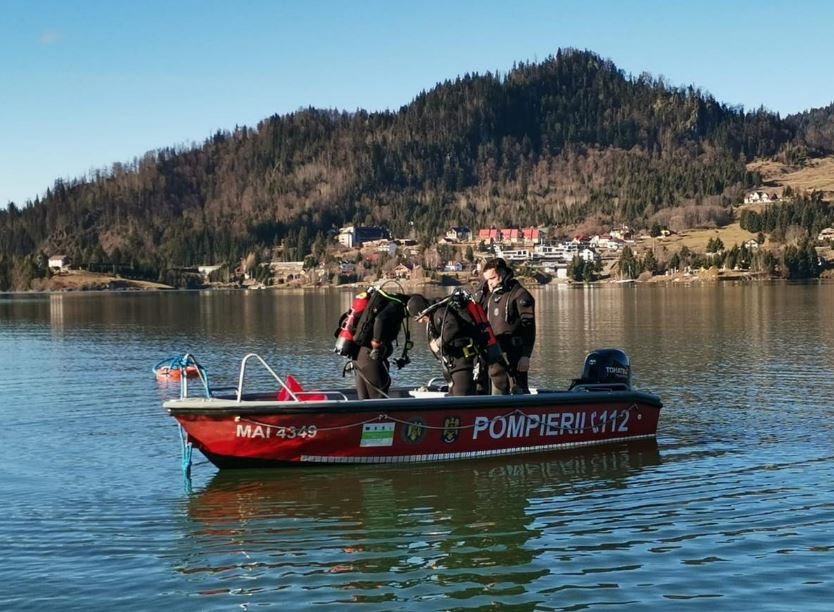 Trupul tânărului dispărut în Lacul Colibița, găsit de scafandri/ foto: ISU Bistrița-Năsăud