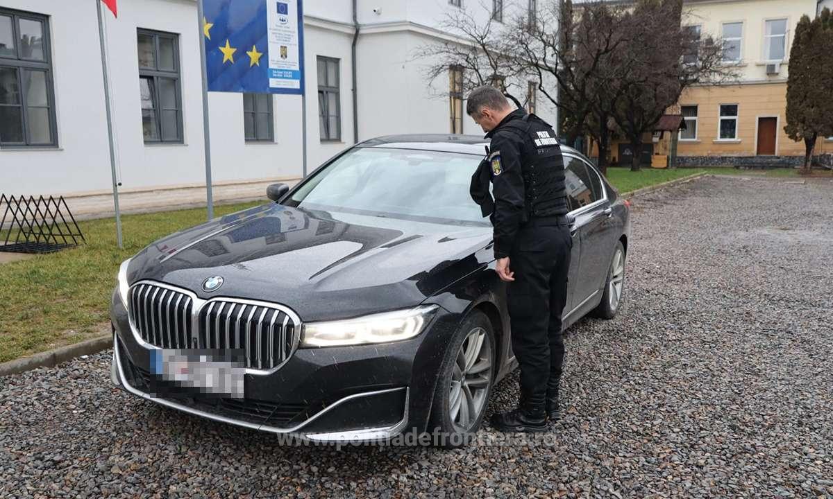 Mașină de lux furată din Slovacia, marca BMW, condusă de un tânăr din Cluj / Foto: politiadefrontiera.ro