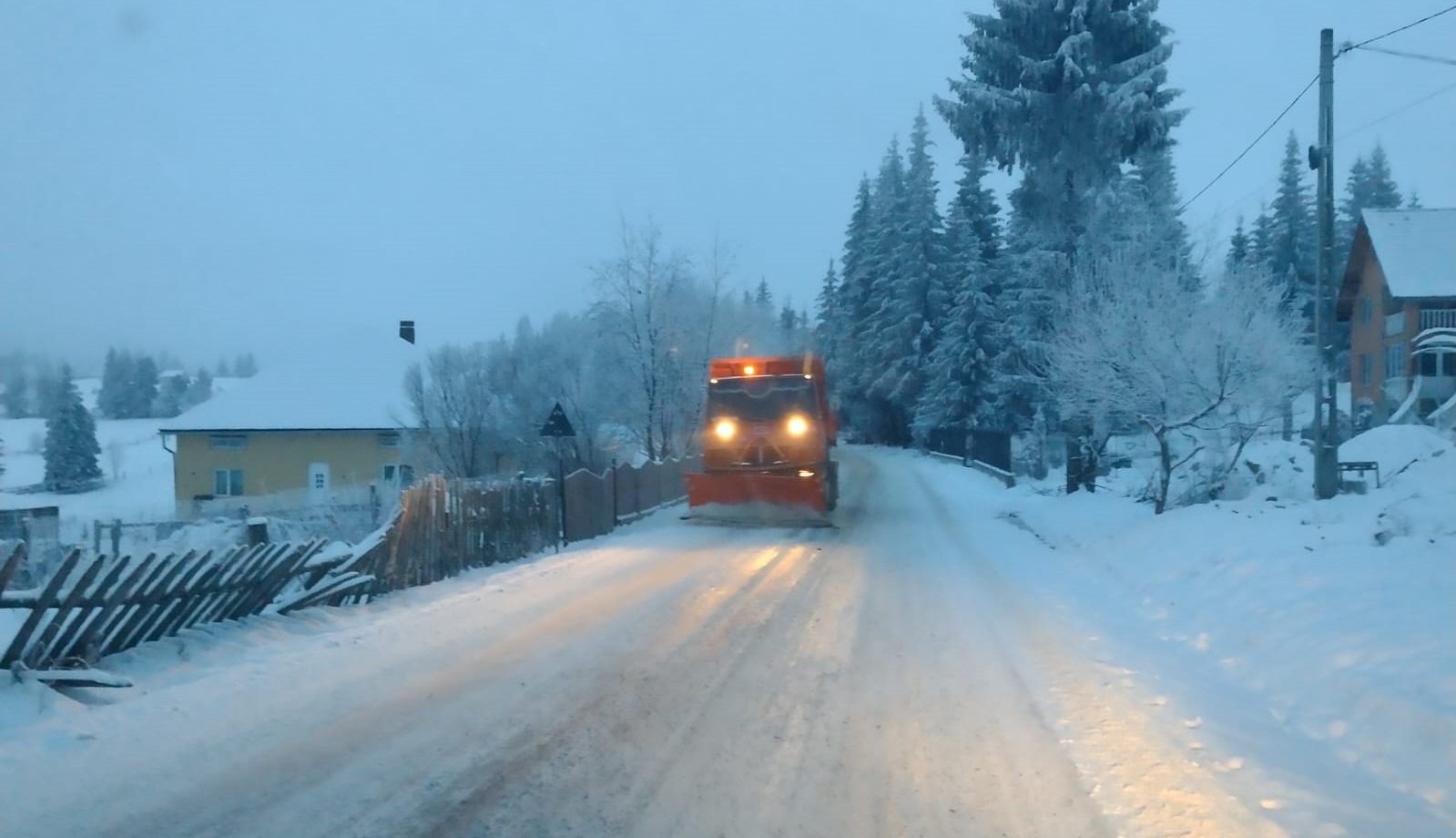 Mai multe drumuri din județul Cluj au fost afectate de ninsoare luni/ Foto: Consiliul Judetean Cluj - Facebook