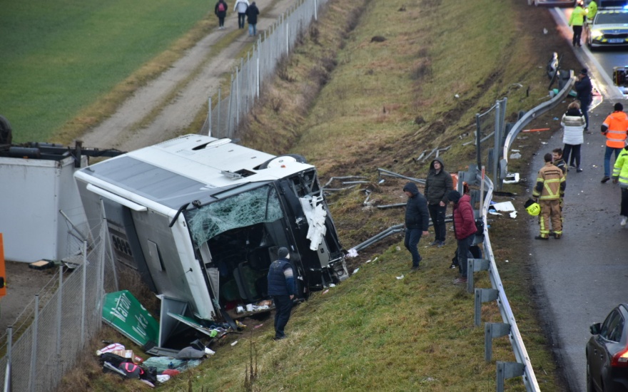 Un autocar care transporta 32 de români s-a răsturnat în Slovenia/ Foto: sobotainfo.com