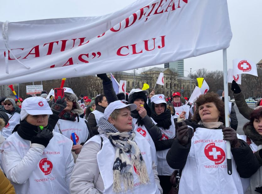 Sindicaliștii clujeni din Sănătate protestează, miercuri, în Piața Victoriei și a sediilor partidelor politice/foto: Sindicatul Județean Sanitas Cluj