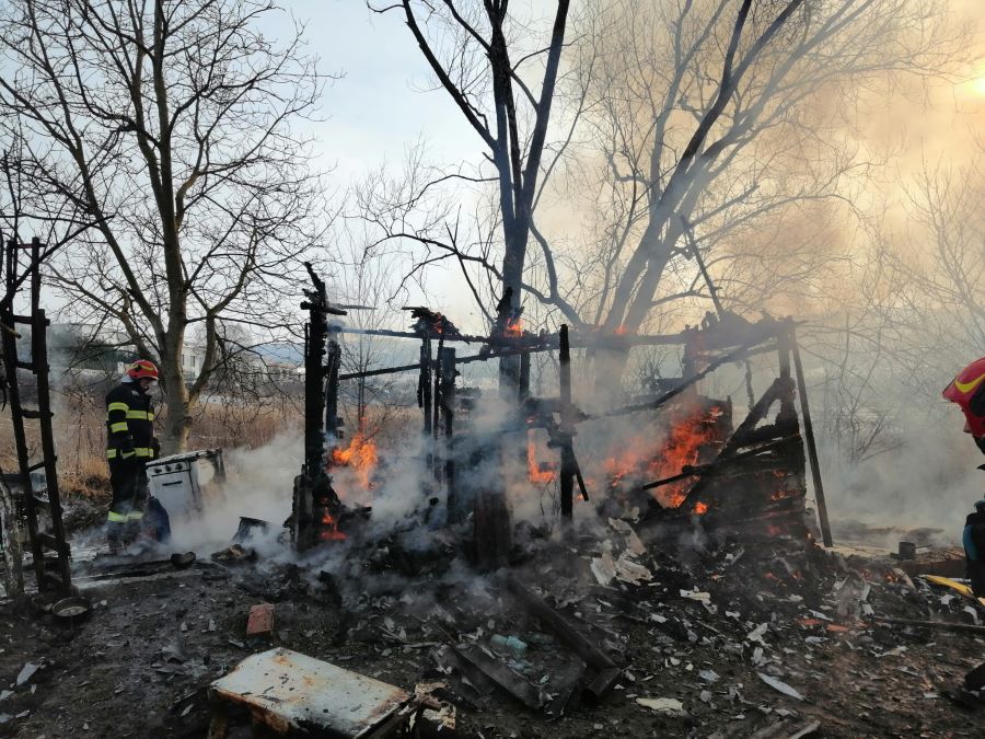 Un incendiu puternic a cuprins o casă de pe strada Remenyik Sandor din municipiul Cluj-Napoca/ Foto: ISU Cluj