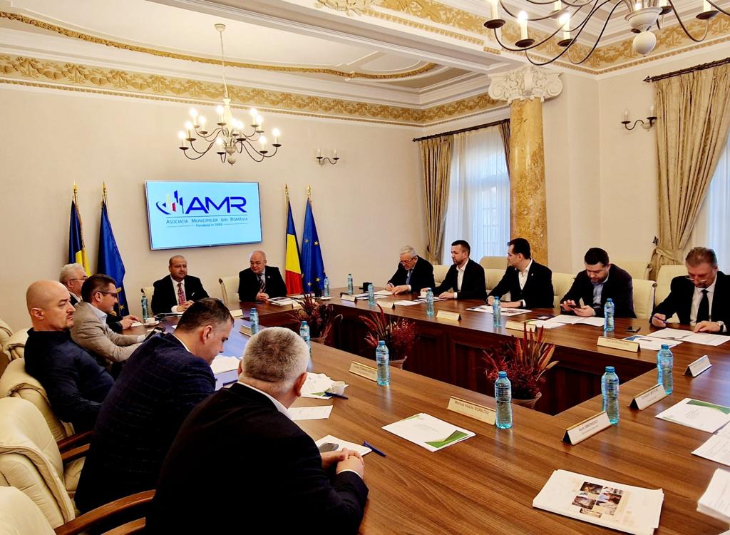Primarii de municipii din România s-au reunit într-o ședință de lucru la sediul Asociației Municipiilor din România. FOTO: Facebook/ AMR