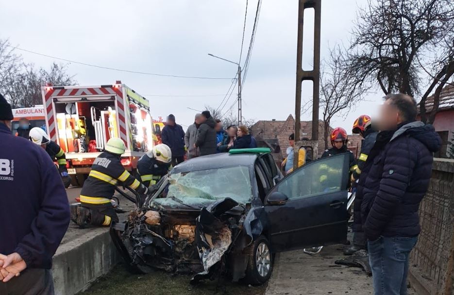 Accident grav în Răscruci, între o mașină și un TIR / Foto: ISU Cluj