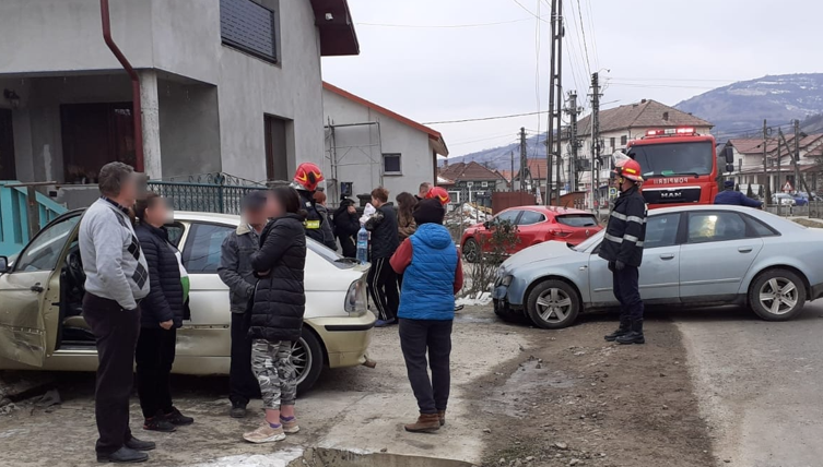Accident între trei mașini în Fizeșu Gherlii / Foto: ISU Cluj
