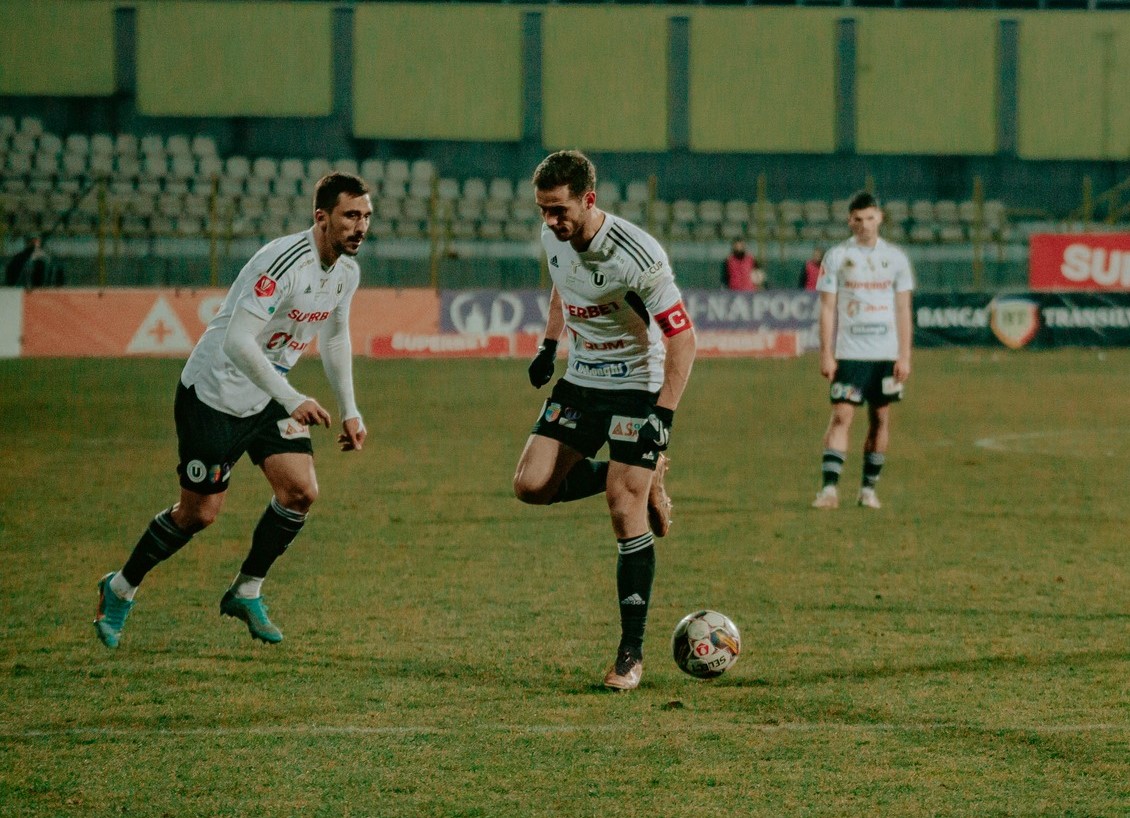 Denis Ispas în combinație cu Chipciu /FOTO: FC Universitatea Cluj