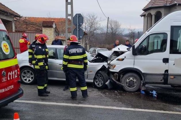 Grav accident rutier în Bihor: 14 victime în urma coliziunii dintre un microbuz și o mașină/captură foto: ISU Bihor