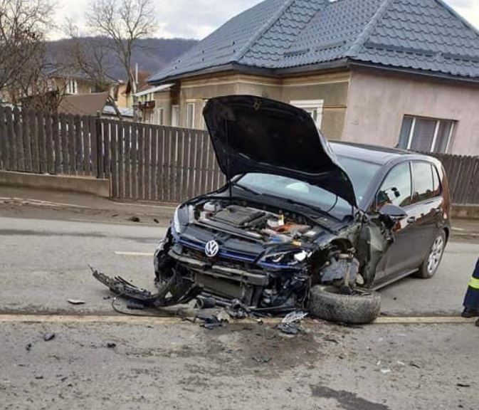 Mașină făcută praf în accidentul din Florești de sâmbătă, 18 februarie 2023 / Foto: Info Trafic jud. Cluj
