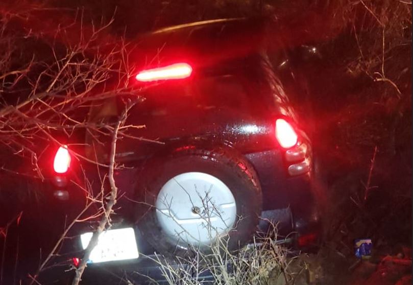 Mașină căzută într-un șanț de doi metri / Foto: ISU Cluj