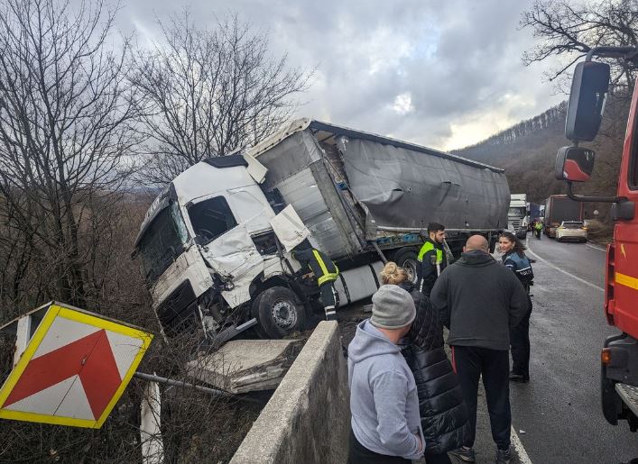 Accident între două TIR-uri / Foto: Info Trafic Cluj-Napoca