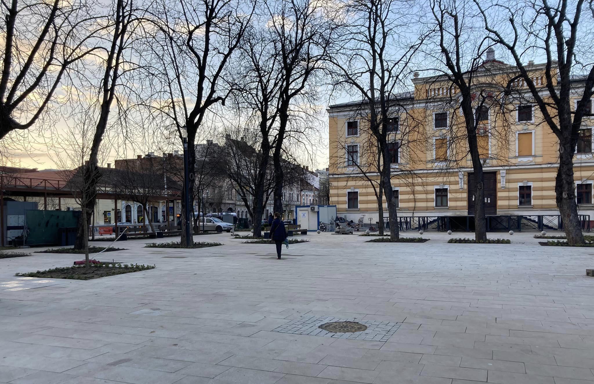Mai mulți clujeni au reclamat pe social media că în centrul Clujului și zona Kogălniceanu este „plin de granit”, fără spații verzi/ Foto: Laura Laurențiu - Facebook