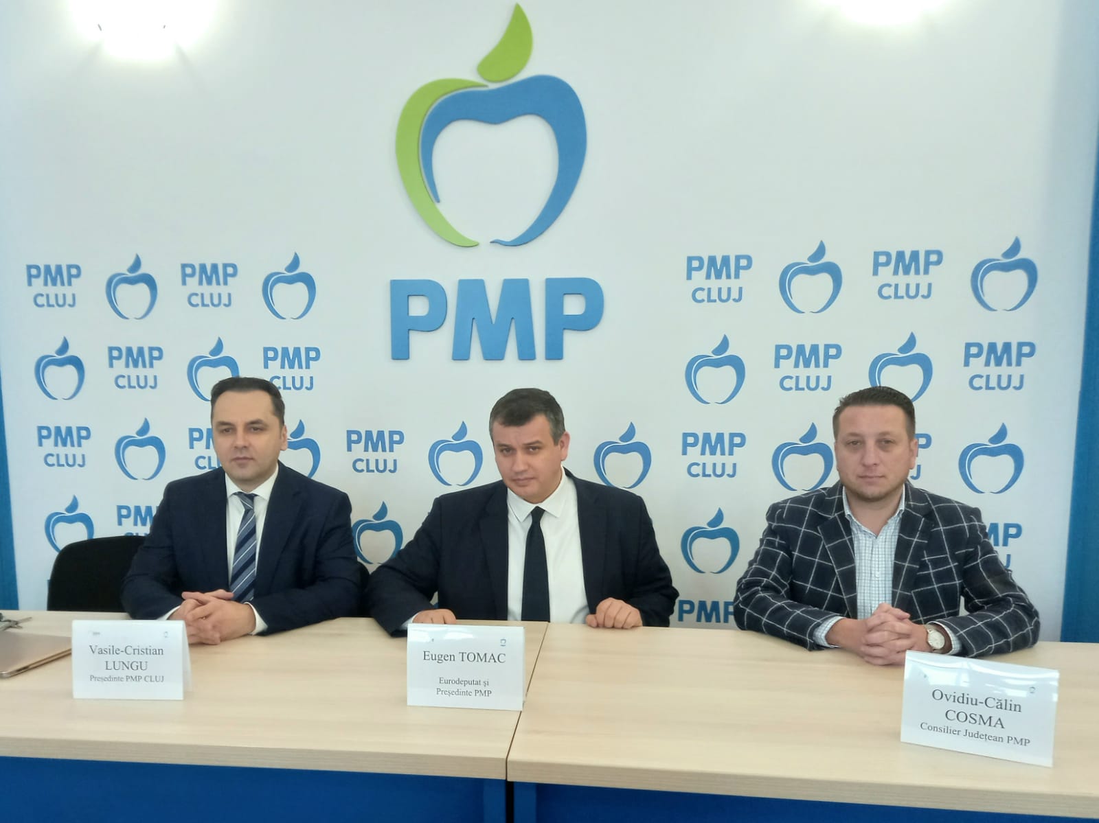 Vasile-Cristian Lungu - Președinte PMP Cluj, Eugen Tomac - Președintele PMP, Ovidiu-Călin Cosma - Consilier județean PMP. FOTO: Monitorul de Cluj