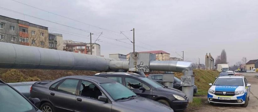 Zeci de mașini din municipiul Cluj-Napoca au fost vandalizate/captură foto: Info Trafic România Facebook.com