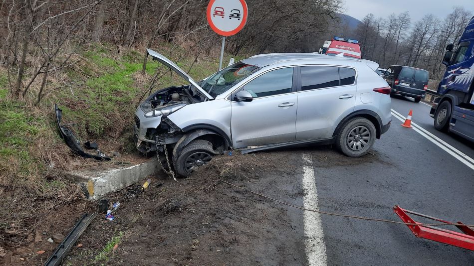 Un accident rutier a avut loc, vineri, la intrarea în localitatea clujeană Negreni/ Foto: ISU Cluj