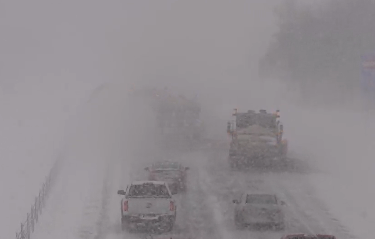 O furtună de iarnă deosebit de intensă a lovit zone întinse din Statele Unite/ Foto: captură ecran video @WeatherNation - Twitter