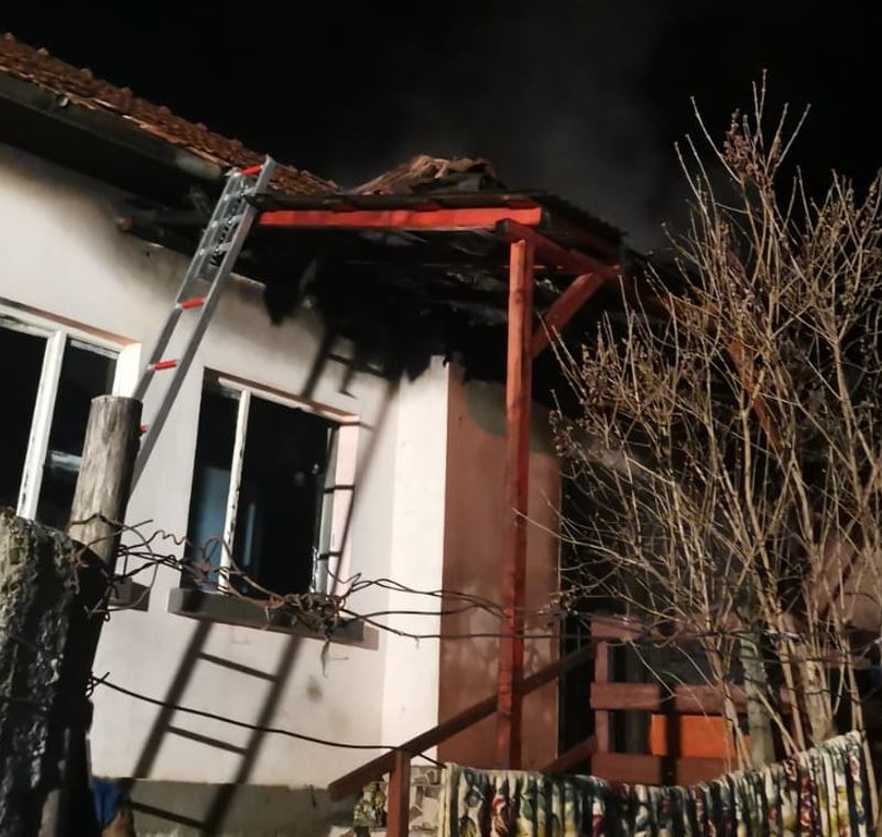 Incendiu la o casă din Dej / Foto: ISU Cluj