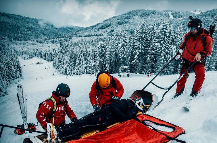 Salvamontiștii intervenind la o urgență pe munte / Foto: Salvamont Romania-Dispeceratul National Salvamont - Facebook