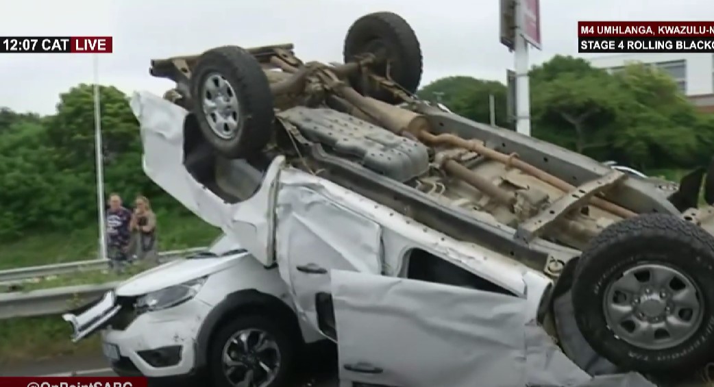 Aproape 50 de vehicule au fost avariate luni într-un accident provocat de un camion pe o autostradă în apropierea oraşului Umhlanga, în provincia sud-africană KwaZulu-Natal/ Foto: captură ecran YouTube SABC News