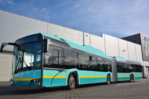 Licitația pentru cele 18 autobuze electrice articulate a fost adjudecată de firma SOLARIS Urbino/ Foto: Emil Boc - Facebook