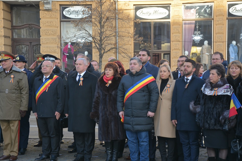Oficialități la parada organizată cu ocazia zilei de 1 Decembrie. Sursă foto Facebook Consiliul Județean Cluj