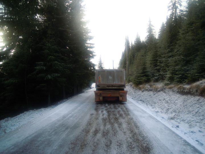 Polei și ninsoare pe mai multe drumuri din județul Cluj. FOTO: Facebook/ Consiliul Județean Cluj