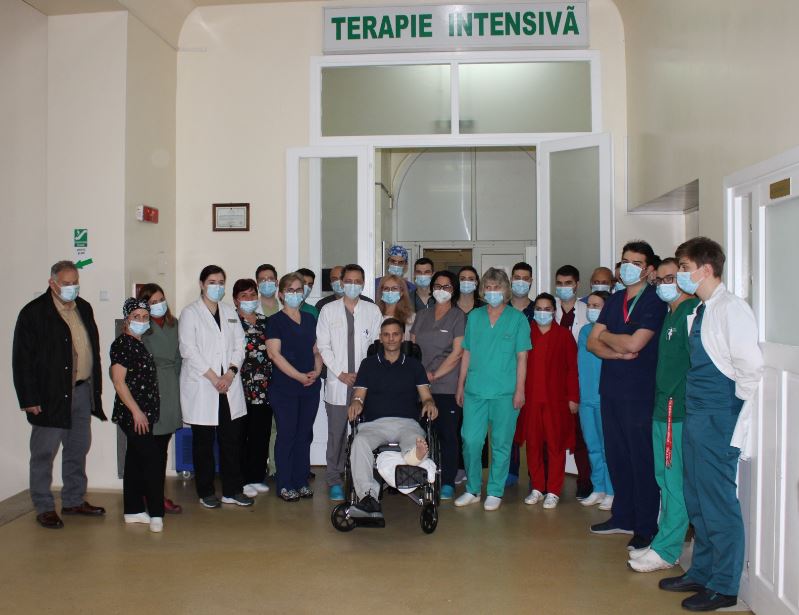 Echipa de medici ai SCJU Cluj și Tudor, pacient cu insuficiență multiorgan, salvat de medicii clujeni / Foto: SCJU Cluj
