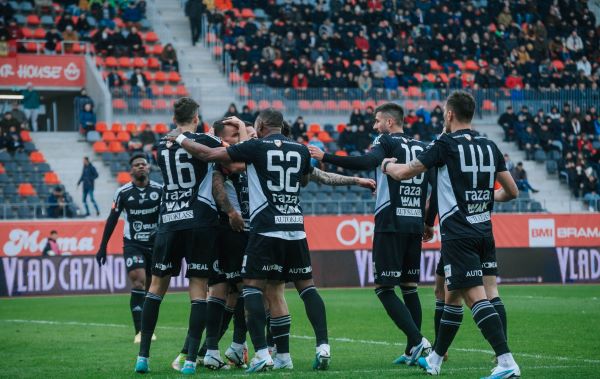 Jucătorii Universității Cluj celebrează golul din partida de campionat cu Hermannstadt /FOTO: FC Universitatea Cluj - Facebook