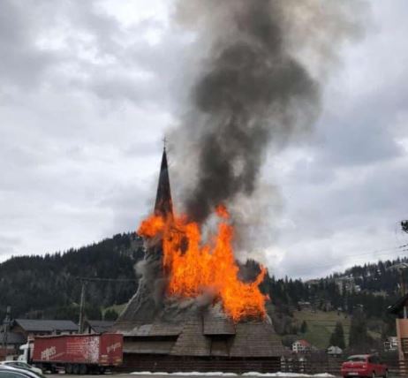 O biserică de lemn din Borșa a ars în totalitate, chiar în ziua de Florii/Foto: Episcopia Ortodoxă Română a Maramureșului și Sătmarului/Facebook.com