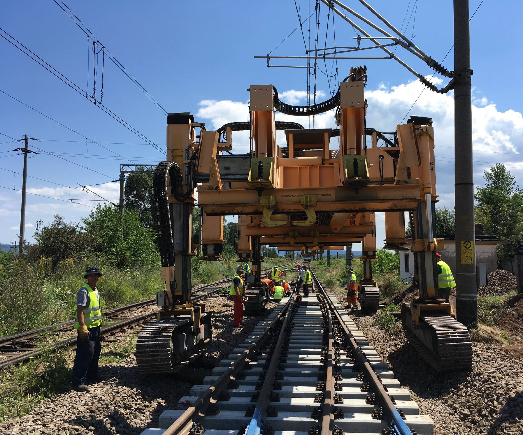 Electrificare cale ferată Cluj-Oradea. FOTO: Facebook/ CFR Infrastructura