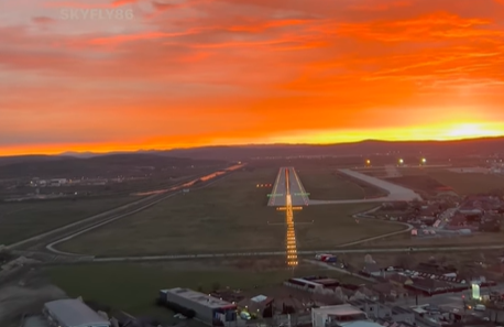 Un pilot de Boeing 737 a filmat la finalul lunii martie o aterizare pe Aeroportul Internațional „Avram Iancu” din Cluj-Napoca/ Foto:  skyfly86 - Instagram