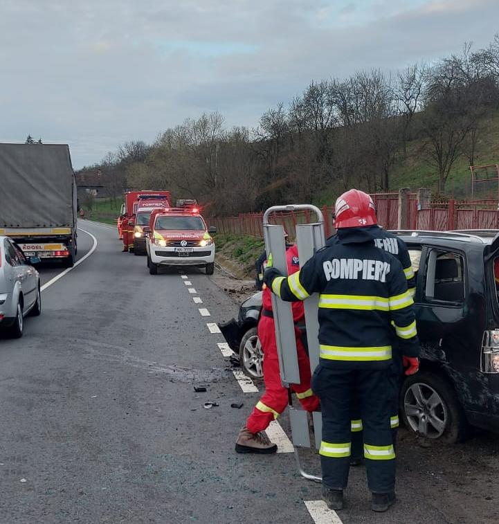 Pompierii intervenind la accident /FOTO: ISU Cluj