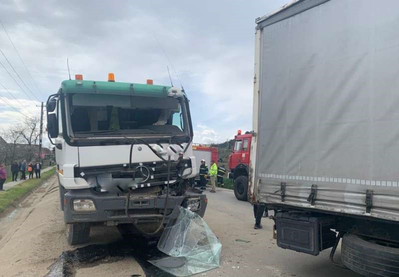 Un accident în lanț cu patru TIR-uri s-a produs marți, 18 aprilie, la Hădăreni, pe drumul care leagă județul Cluj de Mureș/ Foto: ISU Mureș