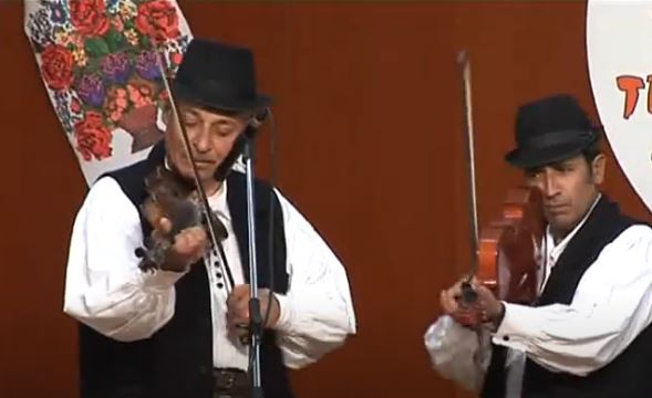 Clujul are printre cele mai multe „tezaure umane vii”/Captură video: Muzicanții din Mociu youtube.com