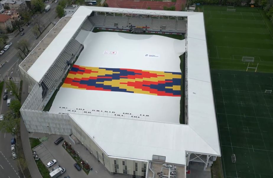 România a intrat în Cartea Recordurilor cu cel mai mare tricou din lume, realizat de o asociație din Cluj / Foto: Asociația 11even