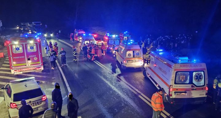 Accident între două autocare. 90 de adolescenți implicați / Foto: ISU Sibiu