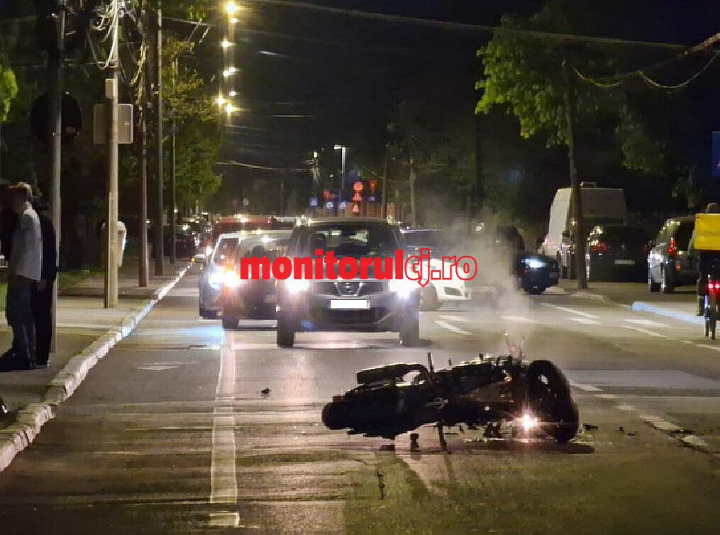 Accident între motocicletă și mașină în Cluj-Napoca - 28.04.2023 noaptea / Foto: cititor monitorulcj.ro