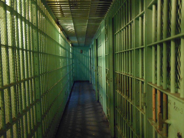 Un bărbat de 43 de ani din Galaţi, acuzat că ar fi încercat să violeze o minoră de 14 ani, s-a spânzurat în arestul poliţiei/ Foto: pixabay.com