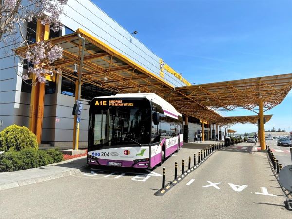 Noua linie de bus către Aeroportul Internațuinak „Avram Iancu” Cluj  a intrat pe traseu de marți, 2 mai. Autobuzul va circula pe linia Aeroport-Mihai Viteazul/ Foto: Aeroportul Internațional Avram Iancu Cluj - Facebook