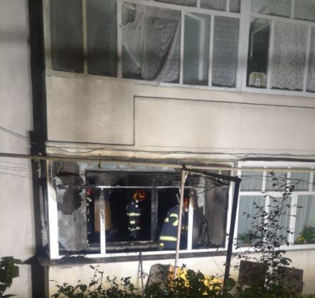 Incendiu violent la parterul unui bloc din Mureș/Foto ISU Mureș