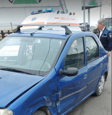 O tânără a făcut accident pe Aurel Vlaicu chiar în timpul examenului auto/Foto: Info Trafic Cluj-Napoca Facebook.com