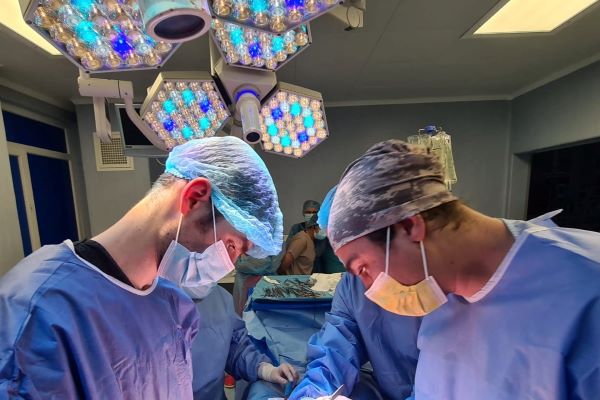 Doi pacienți au fost salvați prin transplant renal de medicii clujeni/ Foto: Agenția Națională de Transplant - Facebook