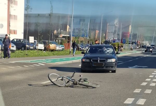 Un biciclist a fost lovit, miercuri dimineață, pe strada Eroilor din comuna Florești/ Foto: Alin Andrei Raț - Grupul celor care traiesc in Floresti sau Cluj (Facebook)