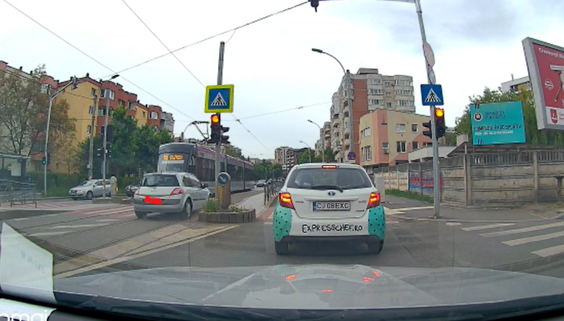 Unii șoferi din Cluj-Napoca parcă au uitat de regulile de circulație/ Foto: captură ecran video