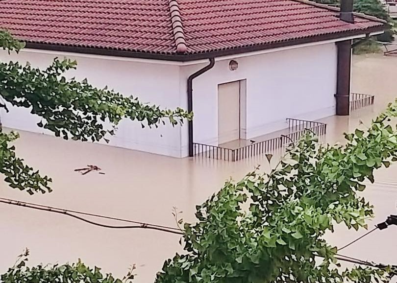 Cinci persoane au murit şi mii de rezidenţi au fost evacuaţi din locuinţe în urma inundaţiilor devastatoare care s-au abătut asupra regiunii italiene Emilia-Romagna/ Foto: Gian Luca Zattini Sindaco - Facebook
