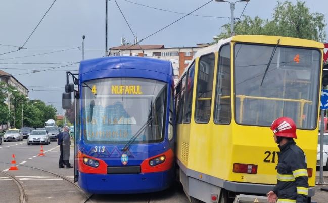 Două tramvaie s-au ciocnit, vineri, în Oradea/Foto:infotraficromania.ro