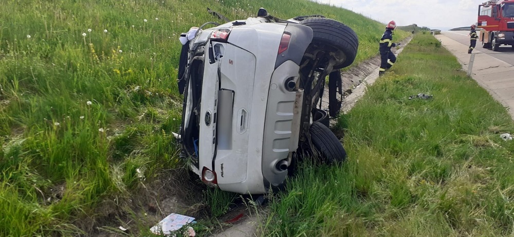 Mașină răsturnată pe Autostrada Transilvania. Foto ISU Cluj