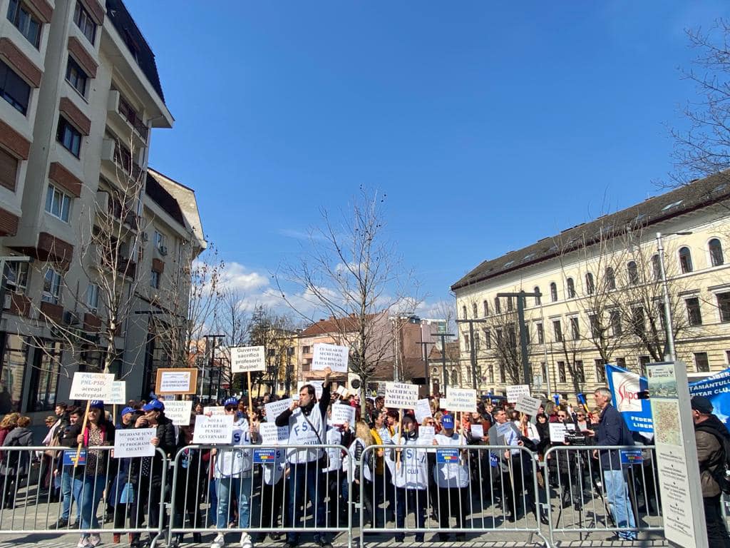 Angajații din educație amenință cu proteste masive de stradă, în paralel cu greva generală, dacă Guvernul nu vine cu soluții pentru problemele din învățământ/Foto: Sindicatul Liber al Învățământului Preuniversitar Clujean Facebook.com