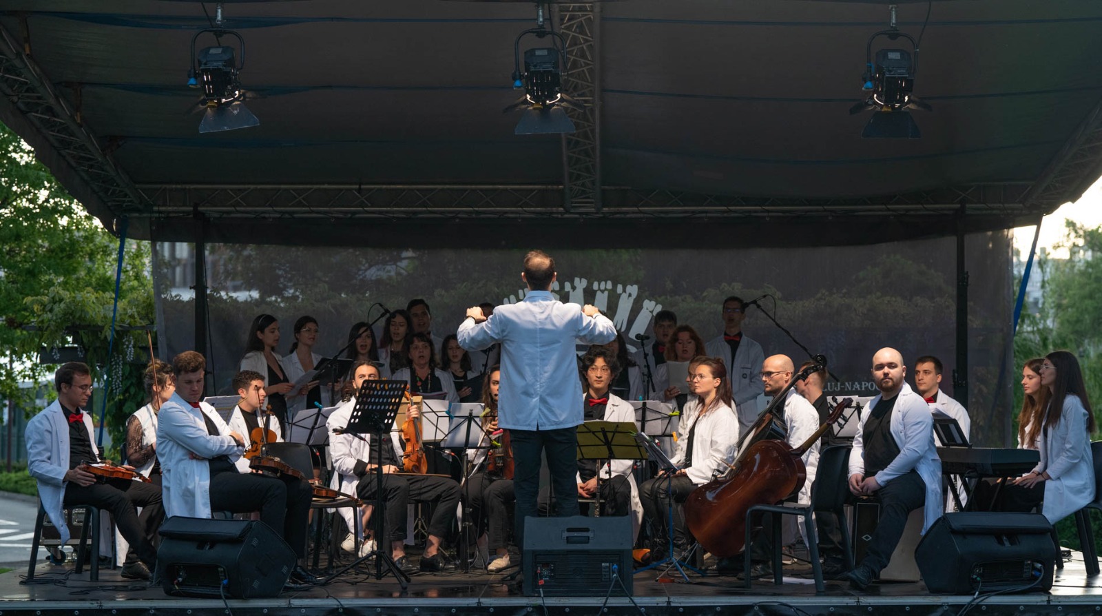 Orchestra MedStrings & Corul UMF. FOTO: Comunicat de presă organizator