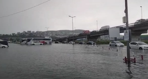Parcare VIVO inundată / Foto: ISU Cluj